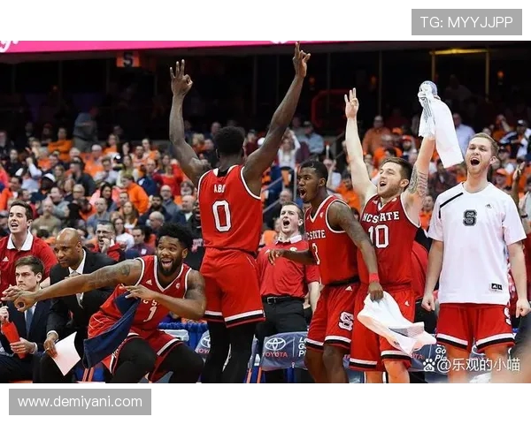 掘金与绿军激战正酣NBA赛季精彩对决引发球迷热议 掘金与绿军激战正酣NBA赛季精彩对决引发球迷热议