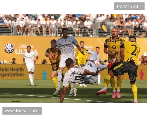 香港联队迎战皇马展现足球魅力激情对决引发球迷热烈期待